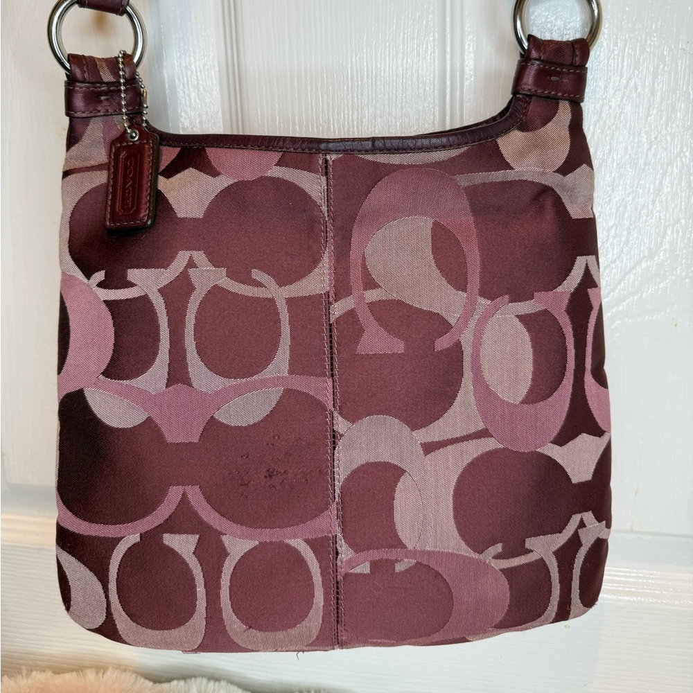 COACH PENELOPE OPTIC SIGNATURE HIPPIE CROSSBODY BAG F17479 - Picture 2 of 16
